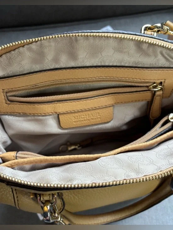 Michael Kors Pebbled Leather Riley Satchel- Peanut Butter/Tan W/COA and GUC💜 - Picture 16 of 16